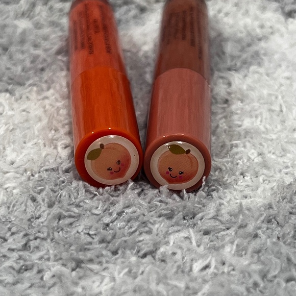 Too Faced Sweet Peach Creamy Peach Oil Lip Gloss - Picture 3 of 3